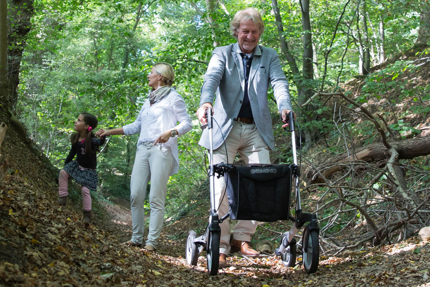 Gemino 60 ist ein Leichtgewicht Rollator mit Outdoor Geländeeigenschaften