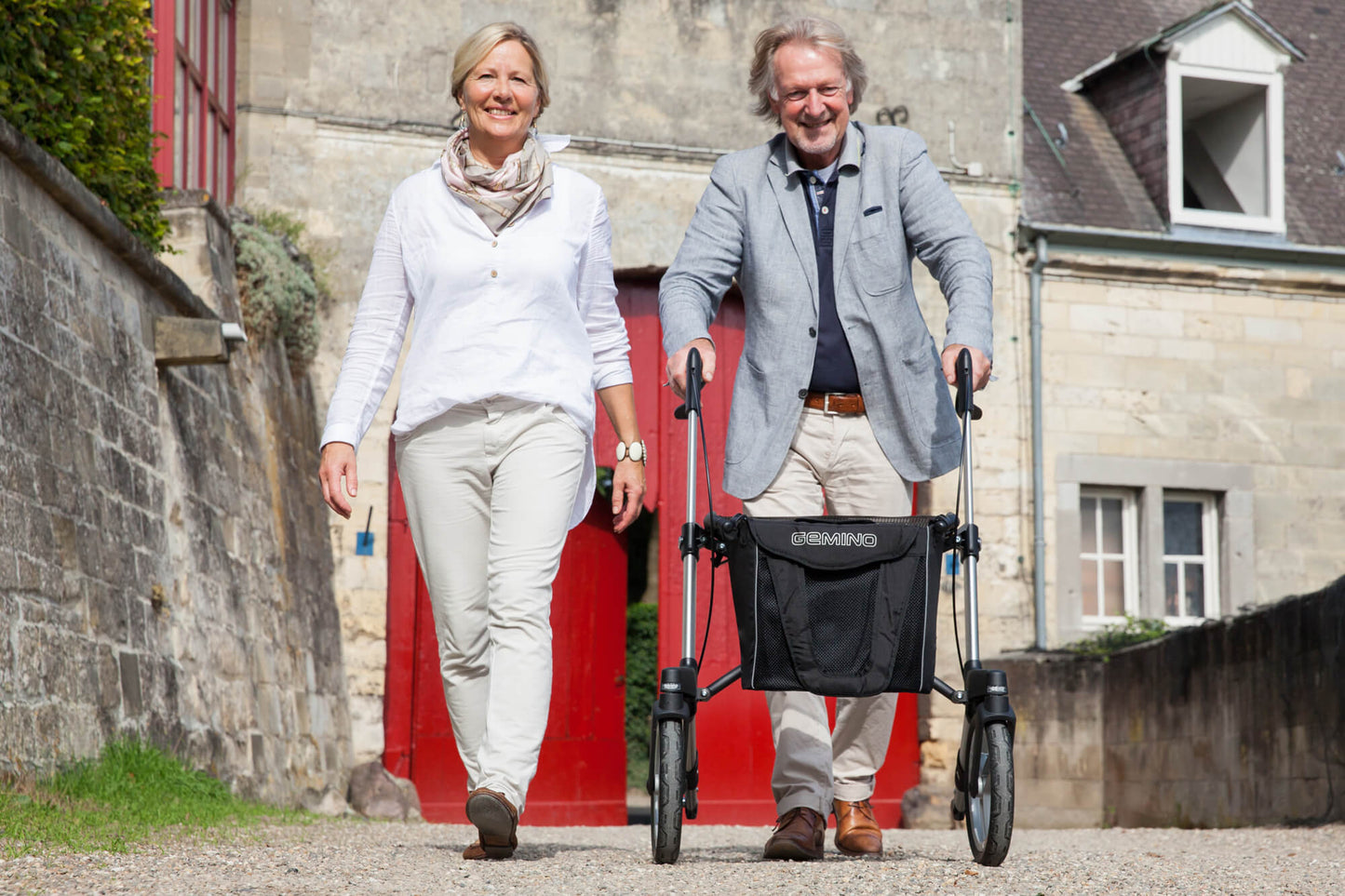 Gemino 60 ist ein Leichtgewicht Rollator mit Outdoor Geländeeigenschaften